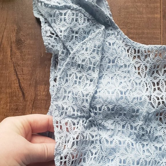 Blue lace dress by Guess. - Picture 3 of 9